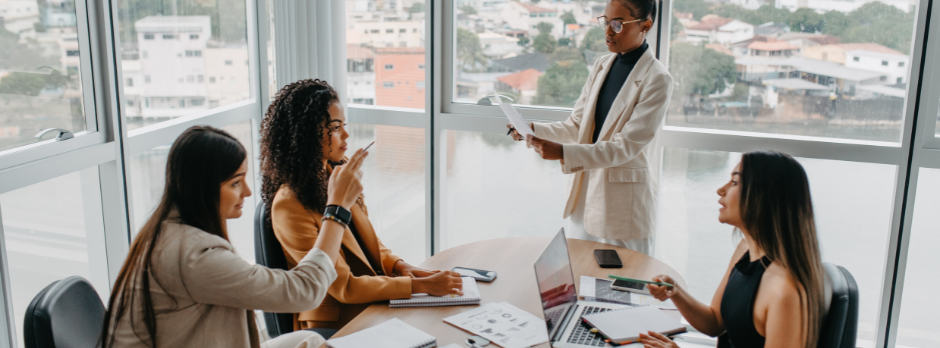 Le Leadership au Féminin : Comment la Formation Forge des Leaders Inspirants